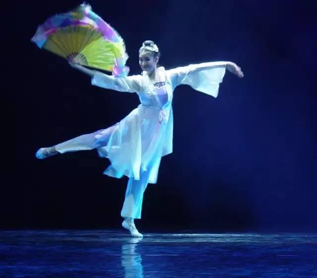 草帽舞蹈成人简单教程视频,轻松入门，舞动青春