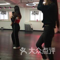 舞蹈成人男生视频,揭秘成人男生舞蹈风采