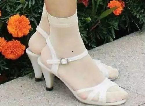 成人配丝袜复古鞋视频