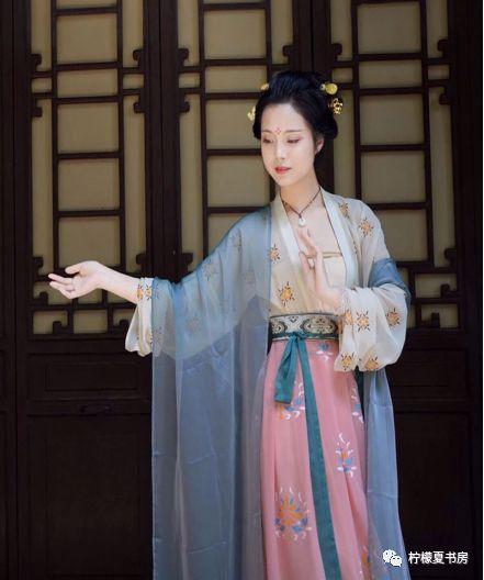 成人收腰汉服视频大全,收腰风华，尽览成人收腰汉服风采