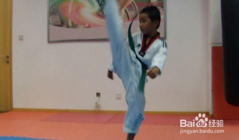 成人怎样劈横叉视频,轻松掌握成人劈横叉技巧视频教程