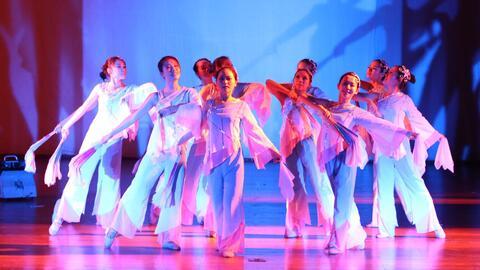 舞蹈群舞成人道具视频,成人舞蹈视频赏析