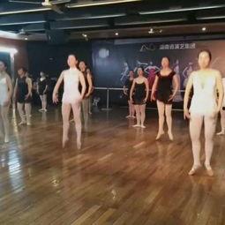 舞蹈成人课前小游戏视频,成人舞蹈课前小游戏精彩瞬间