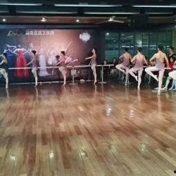 舞蹈成人课前小游戏视频,成人舞蹈课前小游戏精彩瞬间  第3张