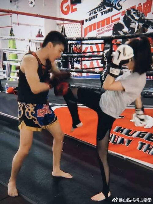 拳击成人训练女生视频大全,女性力量与自信的完美融合  第3张