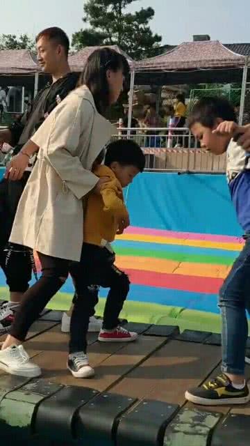 成人结伴上学视频,成人结伴上学新风尚  第3张